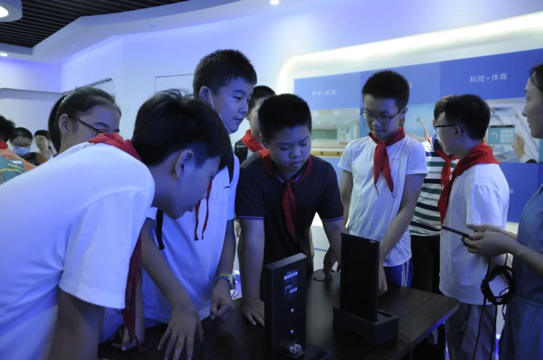 17位蘇州中學偉長實驗班學生前來體驗聲學黑科技